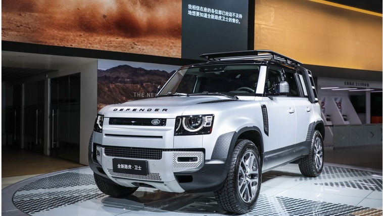 Land Rover Defender in white