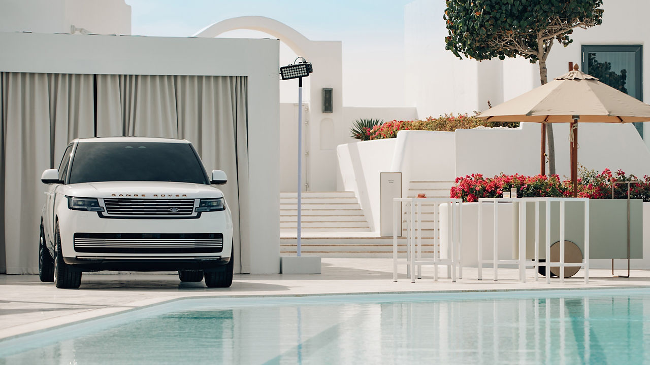Range Rover parked in royal hotel