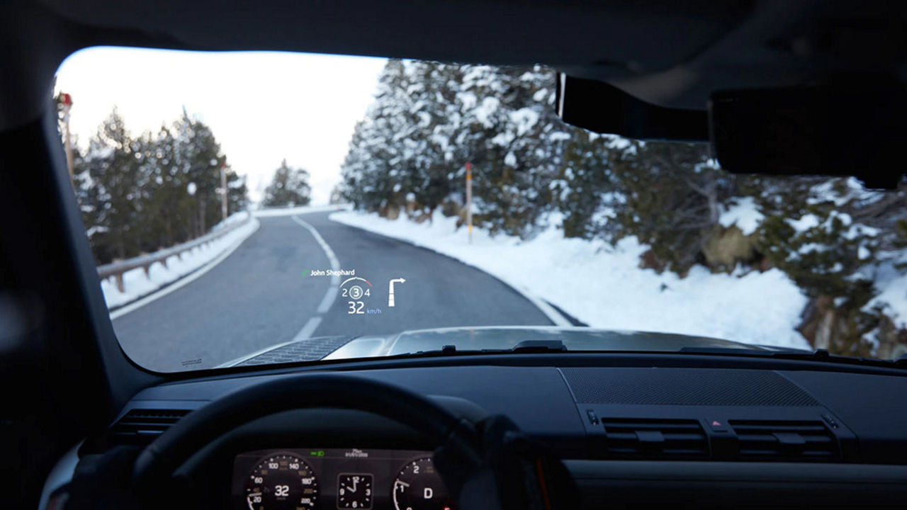 Range Rover driving visuals on dashboard while driving