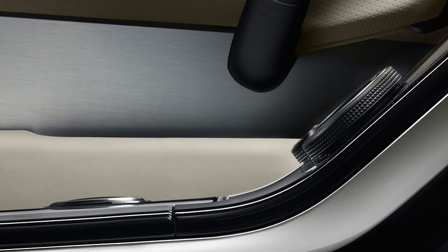 Range Rover close side view in between of front seats