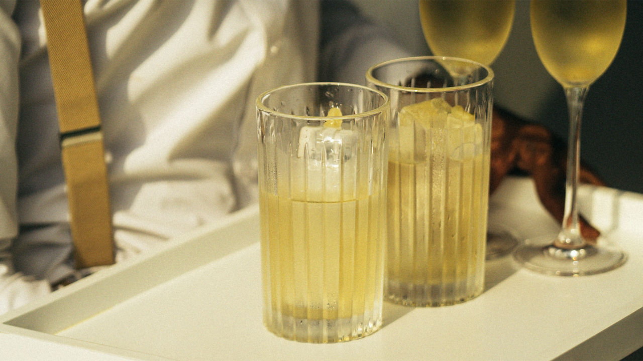 2 glass of juice with ice