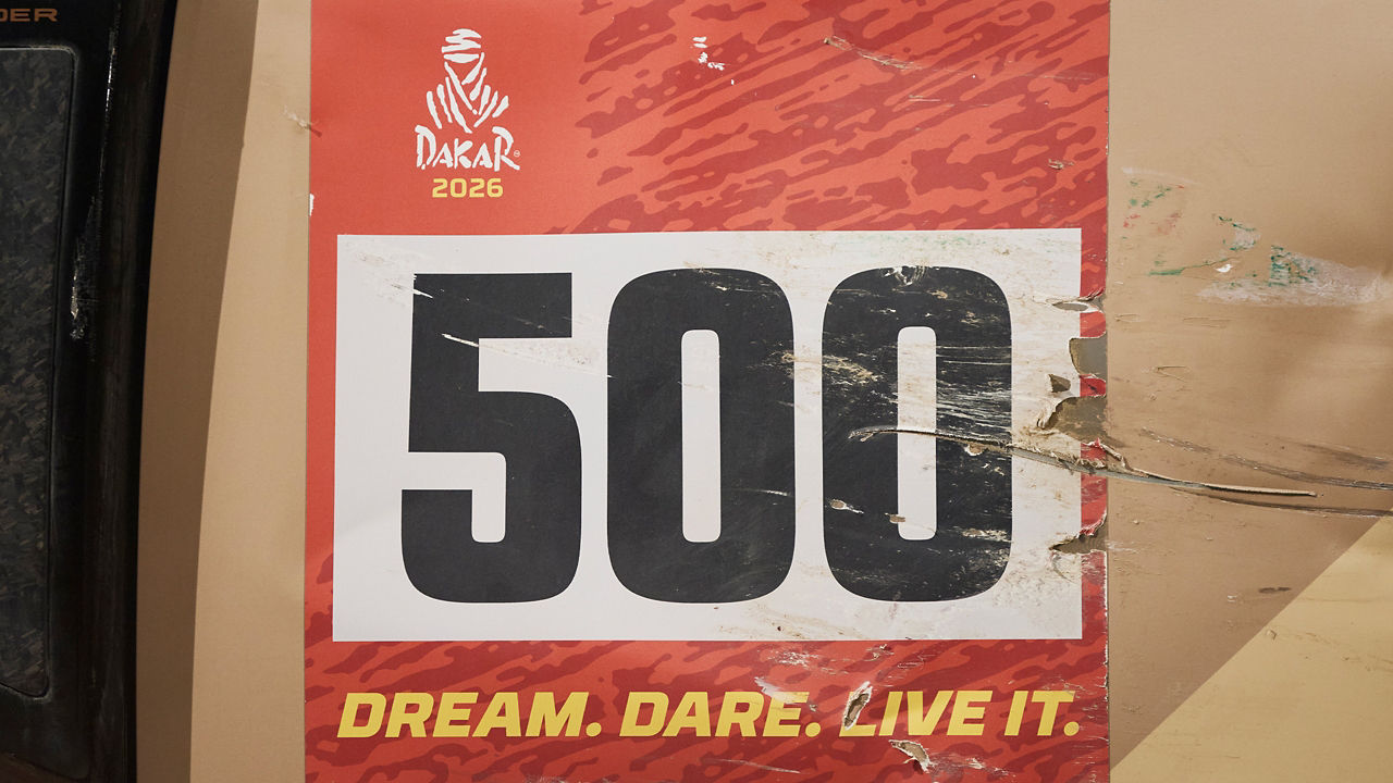 Defender Dakar 500 fream dare live it door sticker