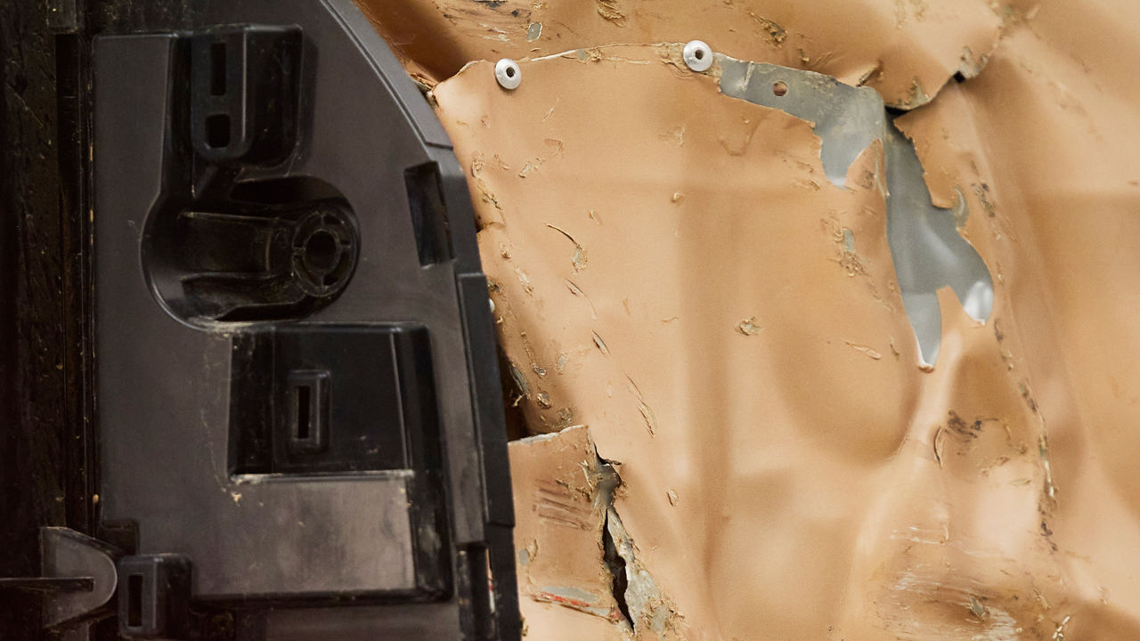 Defender Dakar back  dent closeup