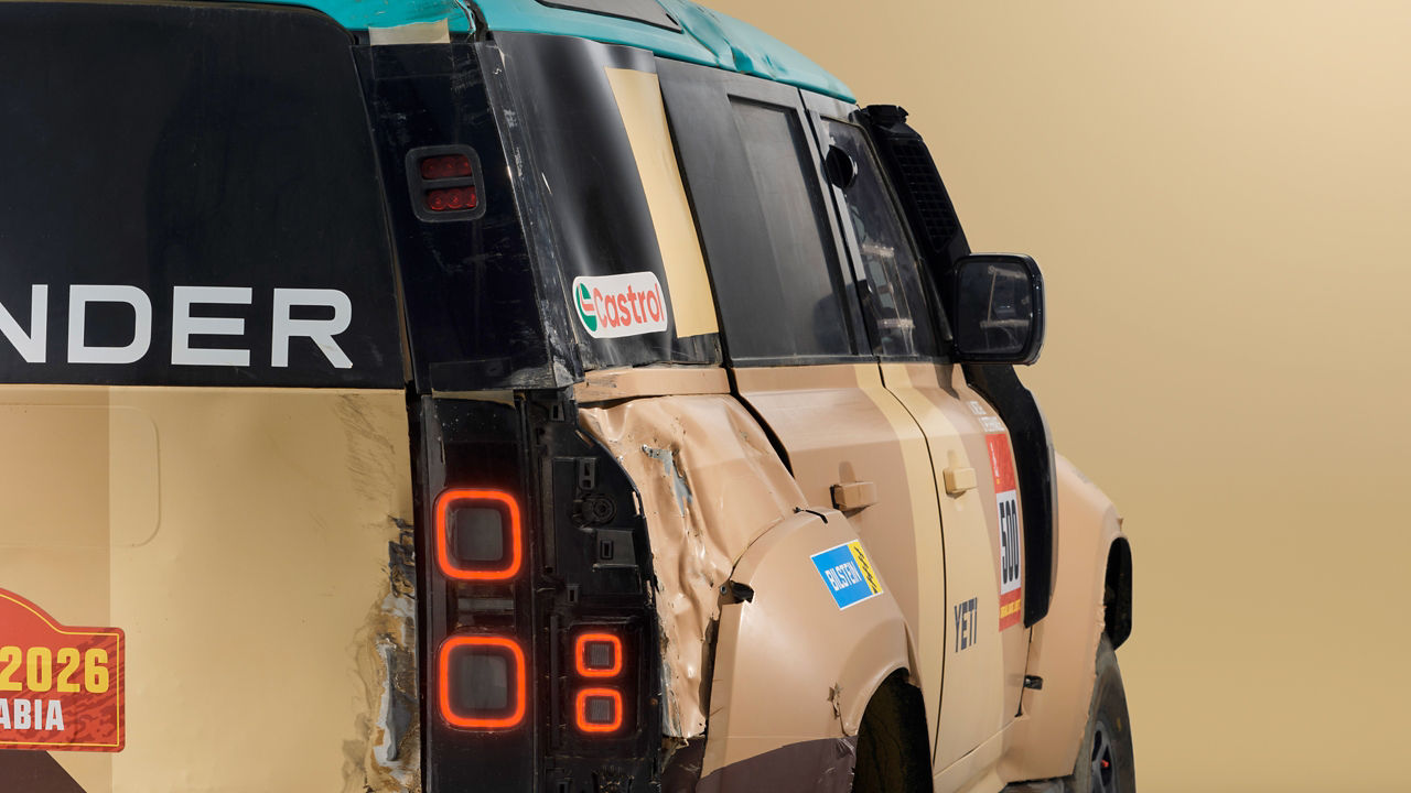 Defender Dakar rear light dent