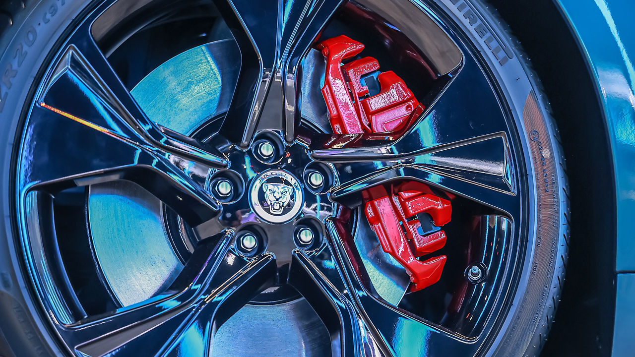 Jaguar F-TYPE 75th Anniversary Collector's Edition 20-inch black glossy wheels