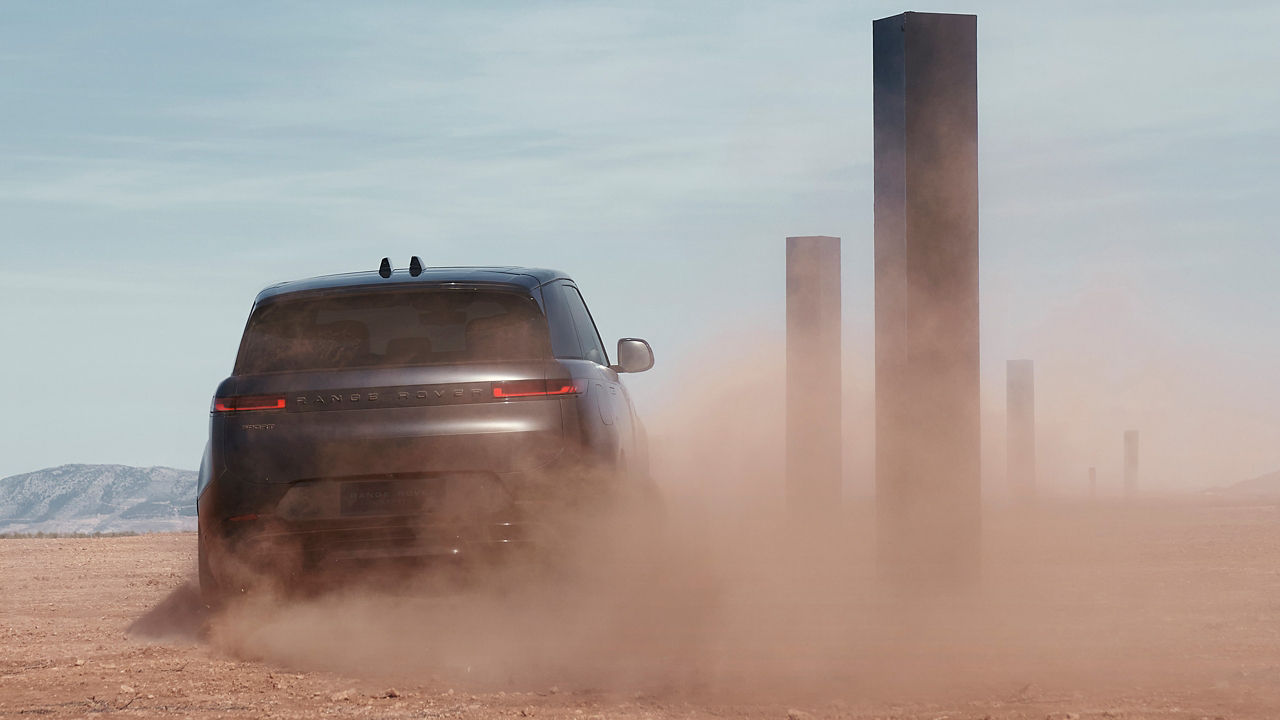Range Rover Sports dynamic off road setting back view