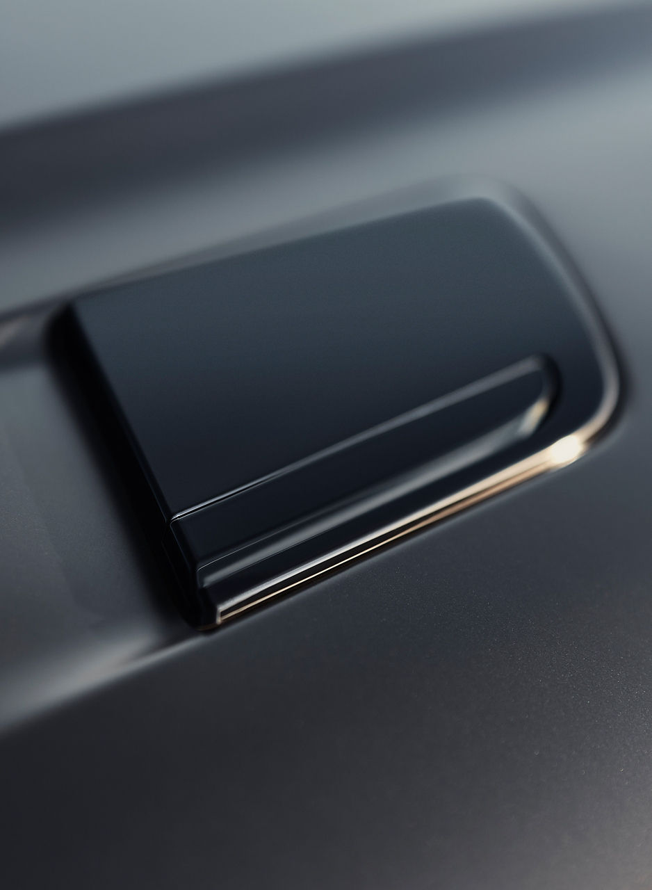 Extreme crop of the Range Rover Sports part