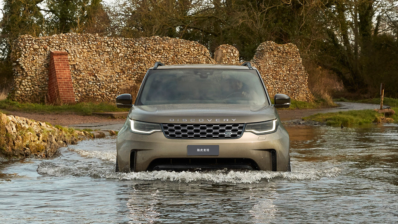 Discovery front view under water
