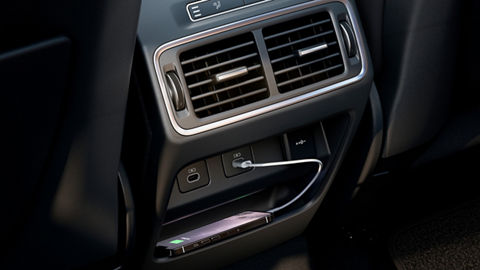 Discovery Sport devices charging port