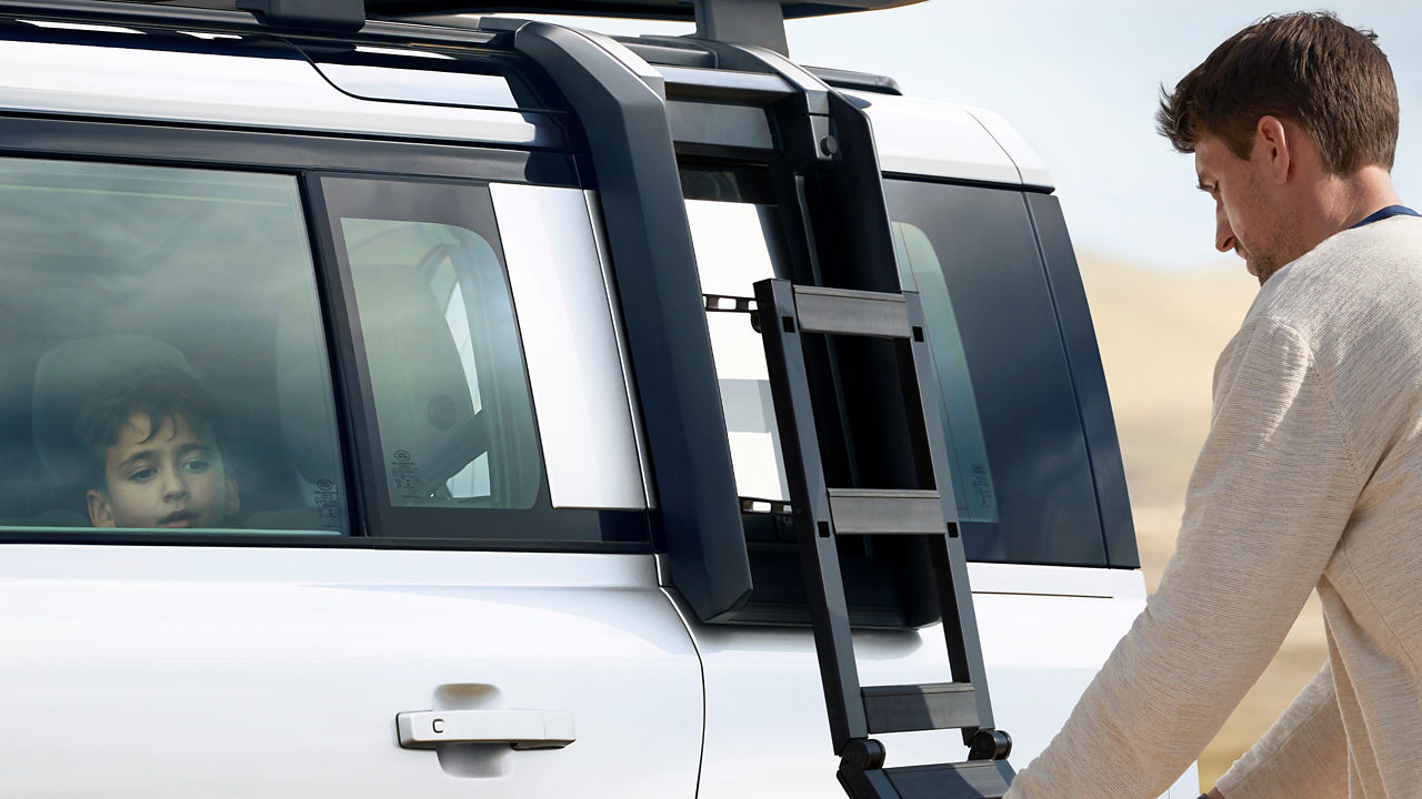 Defender Exterior with Fixed Side Steps