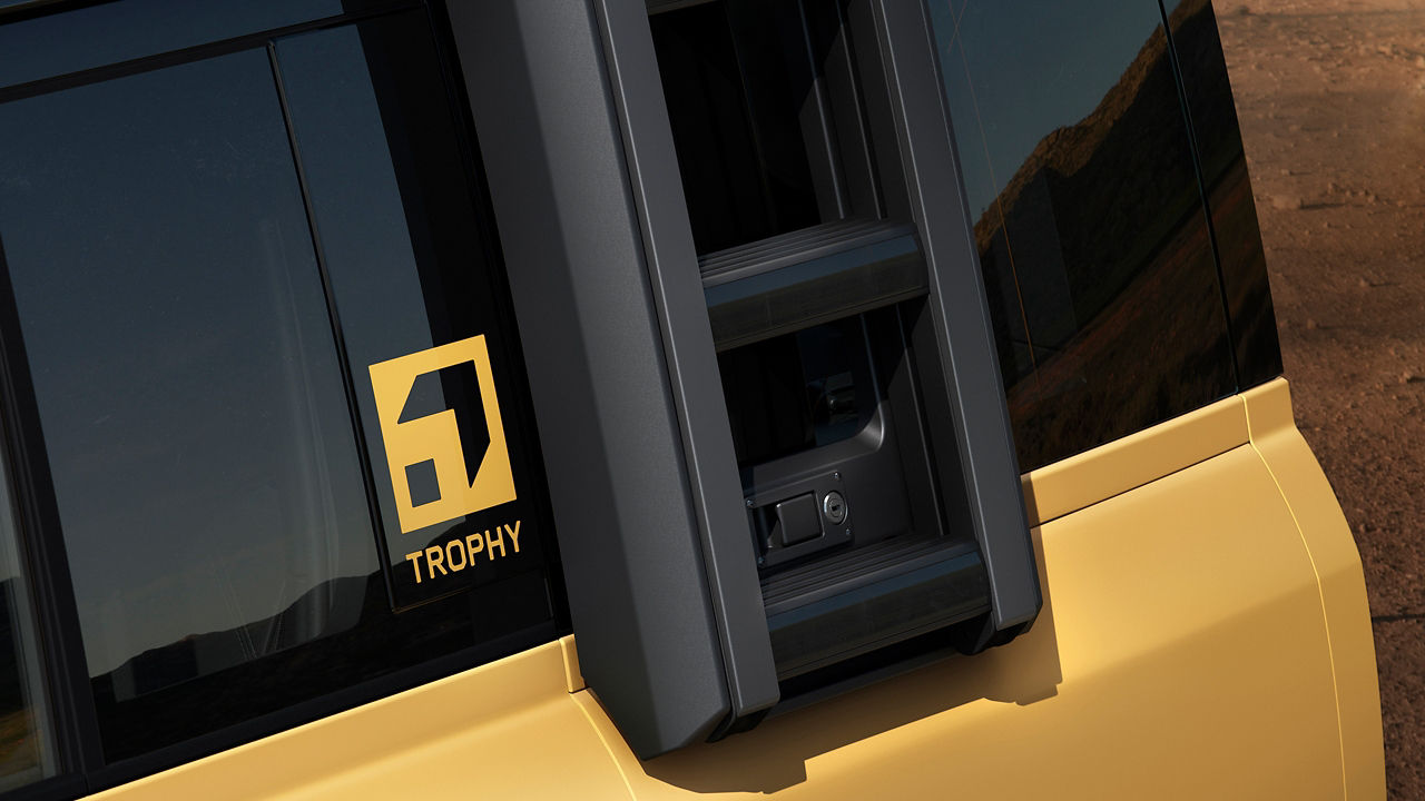 Defender Exterior with Fixed Side Steps