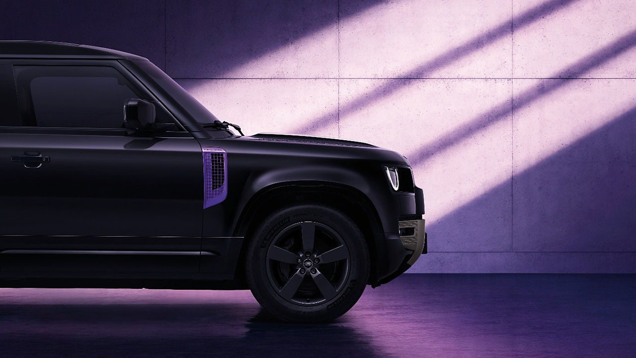 he side of the Land Rover Defender 90 British Voice Special Edition, with customized details extending to the air intake trim on both sides