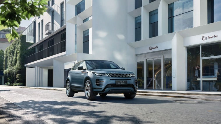 Land Rover Vehicle in Blue