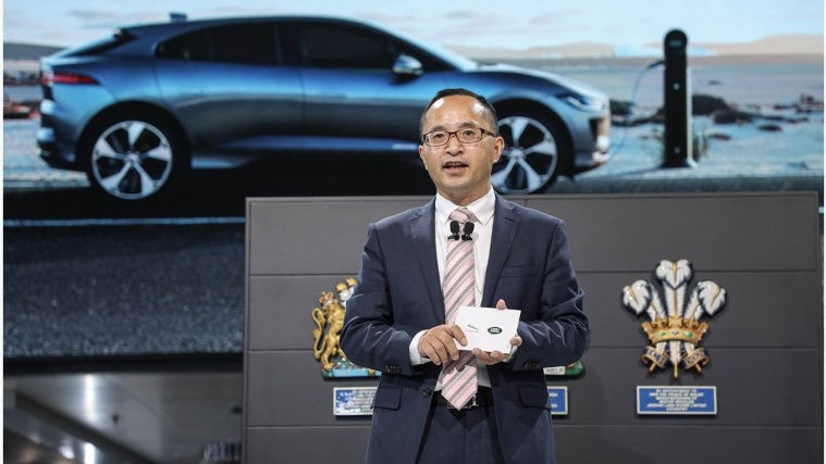 Mr. Zhu Hengli giving an announcement 