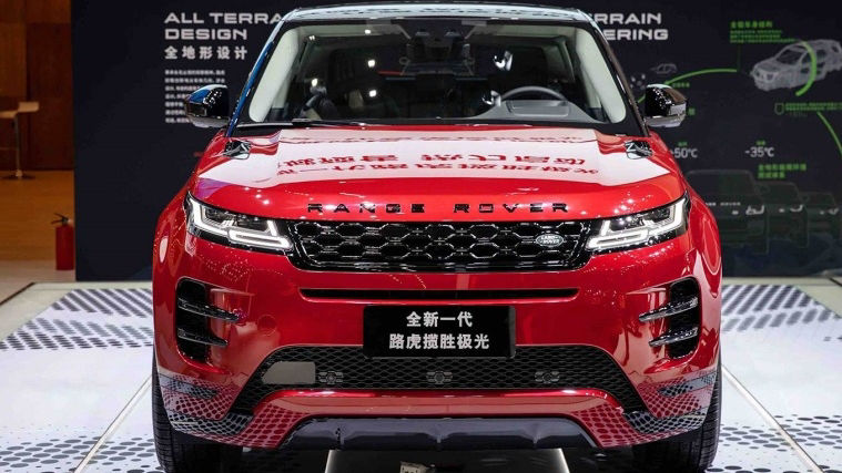 Red Range Rover Evoque