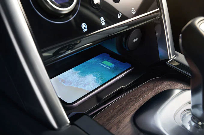 Land Rover wireless mobile charger