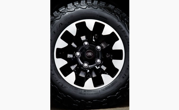 Land Rover Defender V8 Wheel