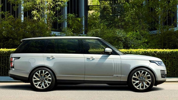 White Range Rover Sport 