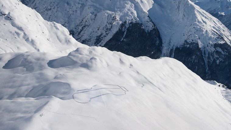Aerial View of the Land Rover Defender Snow Outline 