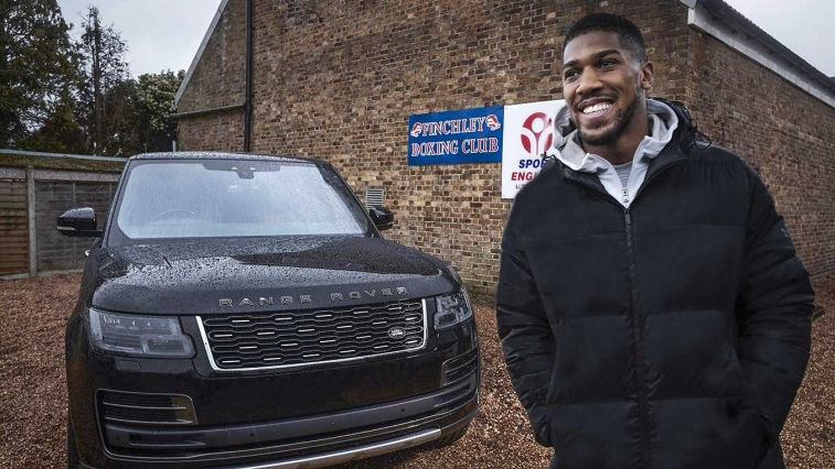 Anthony Joshua next to Range Rover SVA