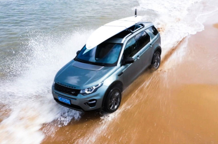 Land Discovery driving through water on the beach