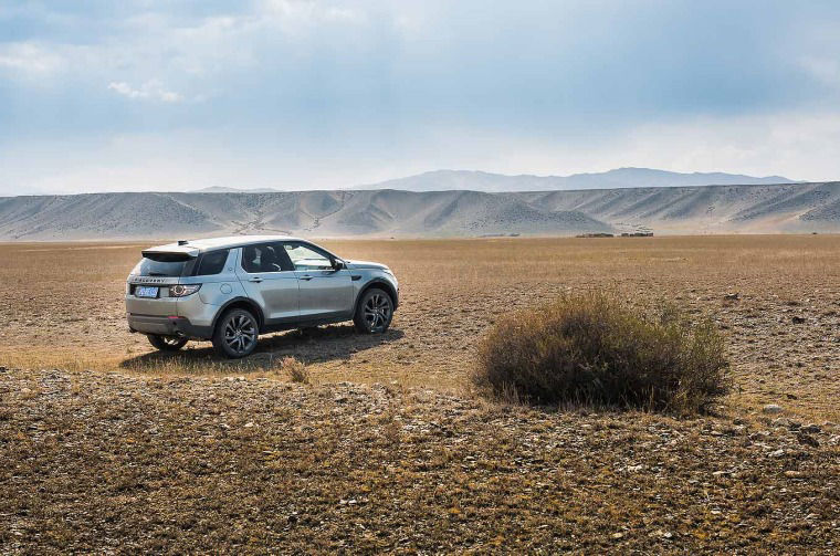 Land Rover Discovery Sport parked in desert
