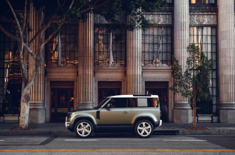 Land Rover Defender 90 side view