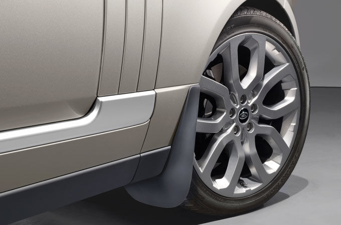 Close up of Range Rover wheel