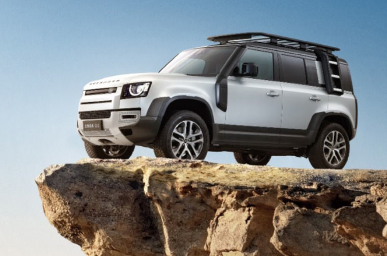 Land Rover Defender parked on cliff
