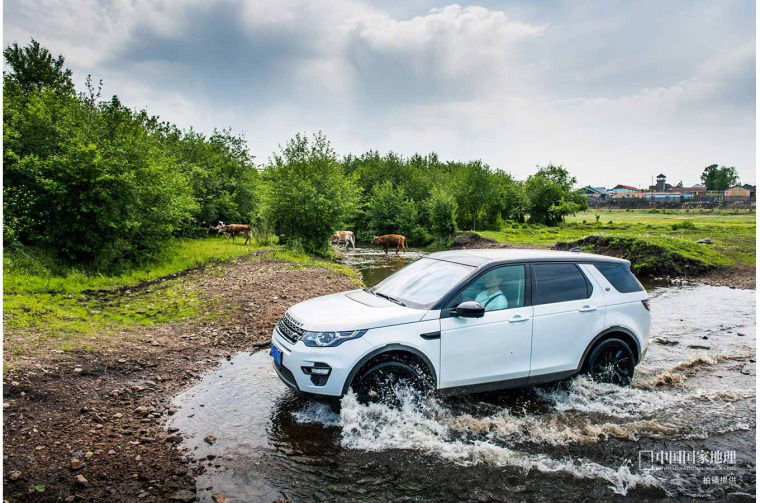 Range Rover driving in water