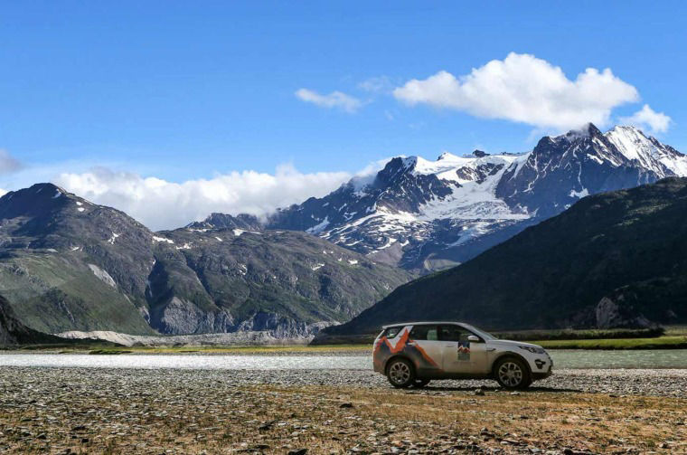 Land Rover Discovery in mountain landscape