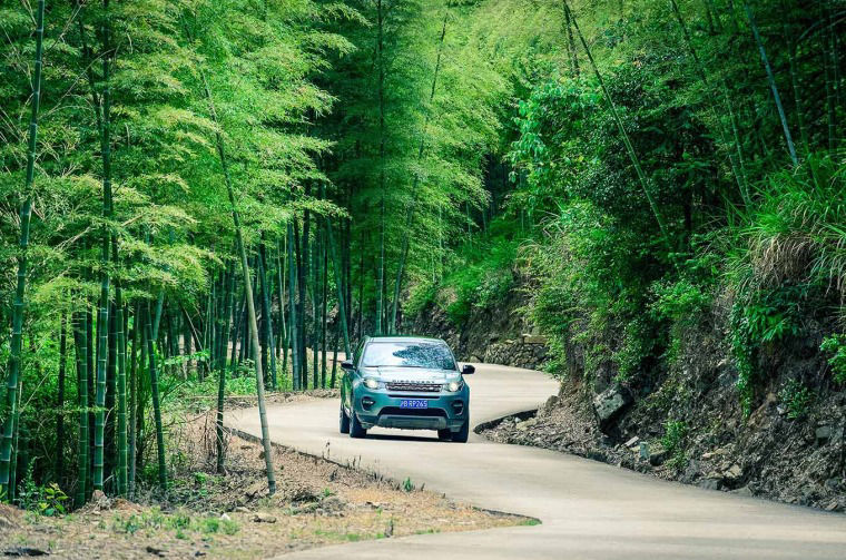 Land Rover Discovery driving on road