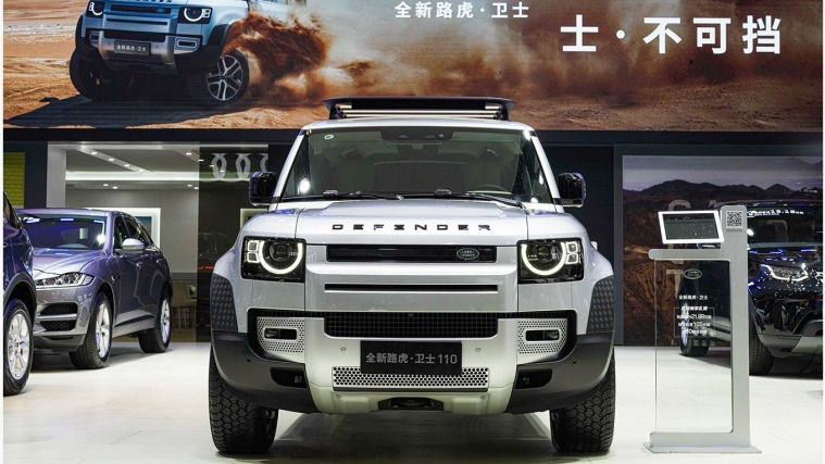 Land Rover Defender front view