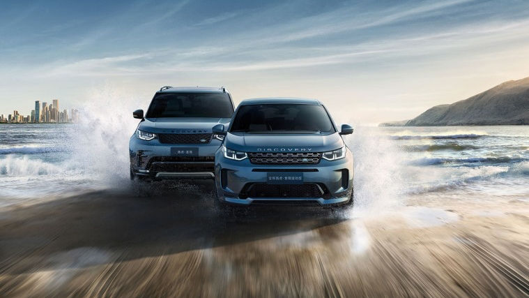 Land Rover Discovery and Discovery Sport driving through water