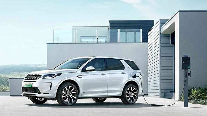 Range Rover Evoque charging