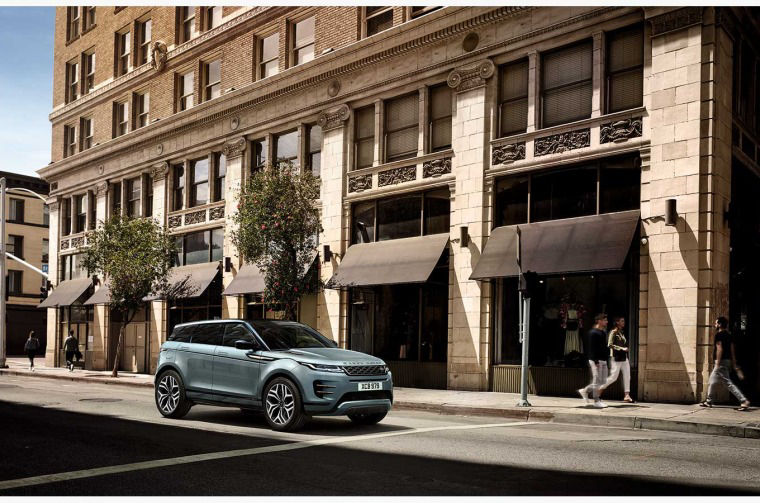 Range Rover Evoque driving through city