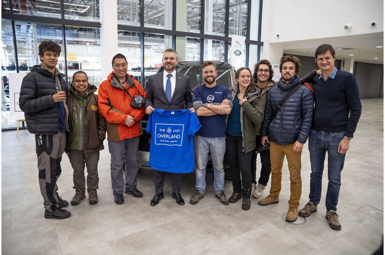 Slovak Prime Minister Peter Pellegrini and Jaguar Land Rover Manufacturing Director Grant McPherson welcomed the members of the expedition