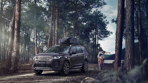 Land Rover Discovery in the Jungle 