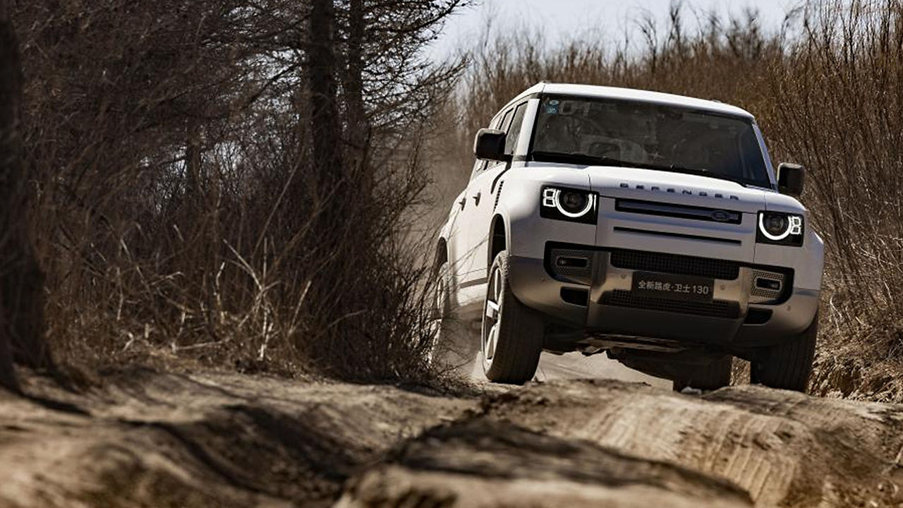  The new Land Rover Defender 130 is equipped with the second-generation Terrain Response® intelligent all-terrain response adaptation system
