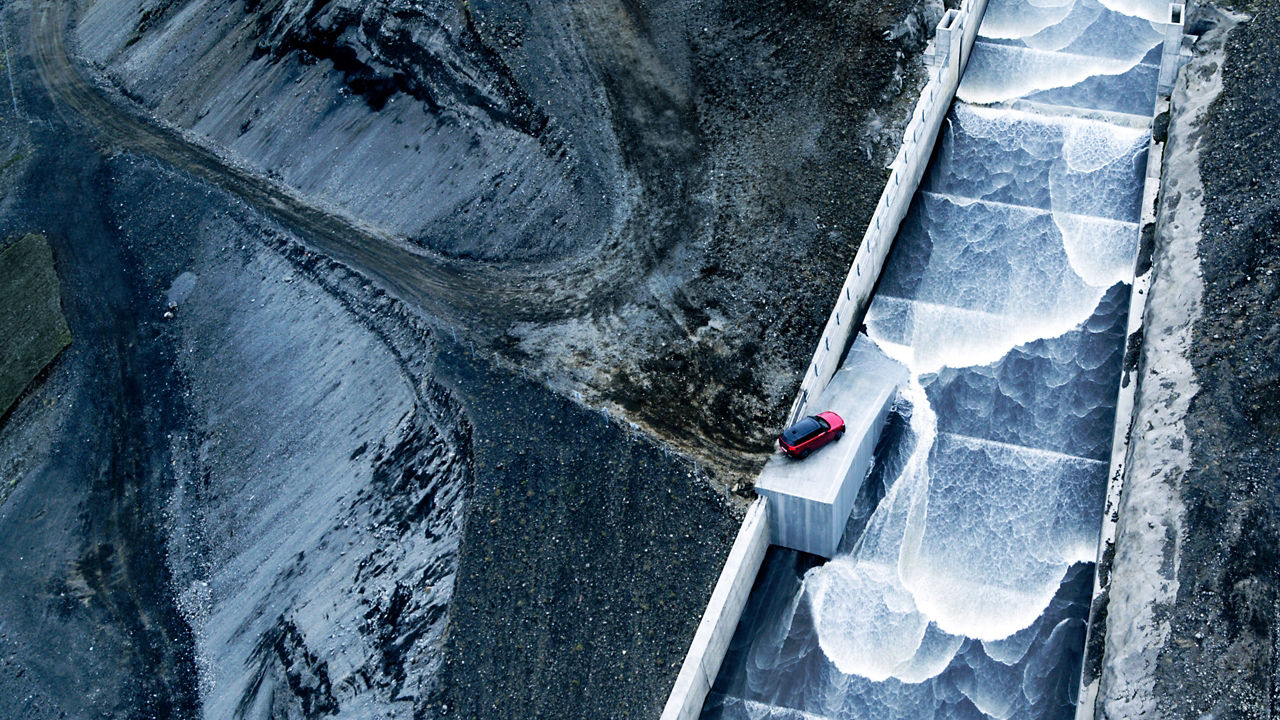 Range Rover Sports spillway